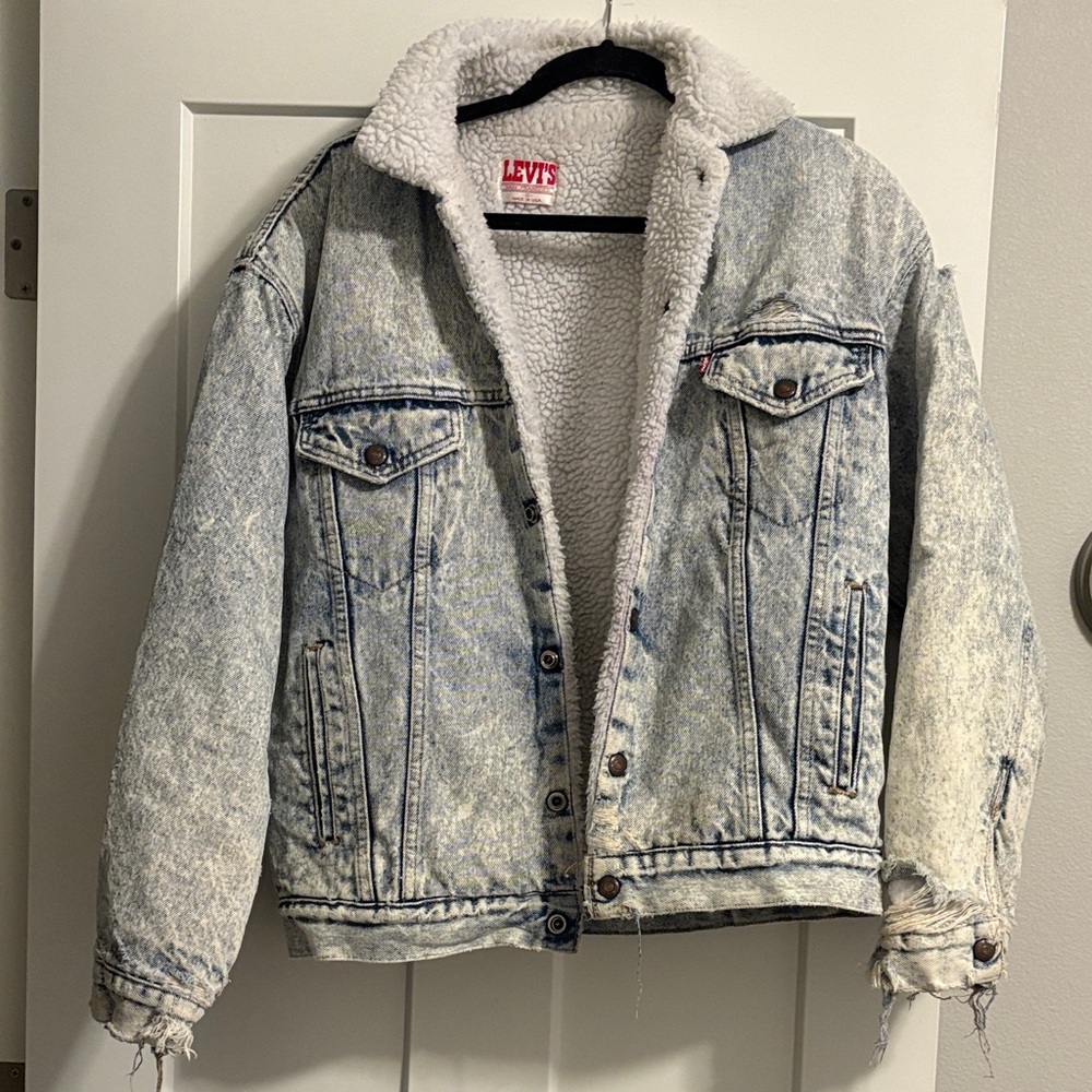 Vintage Levi's acid washL denim Sherpa-Lined Jacket